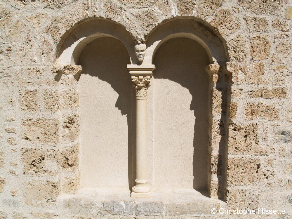 Colonnette avec tête de moine de l'Abbaye de Gellone (Patrimoine Unesco - Chemins de Compostelle), Saint-Guilhem-le-Désert, France