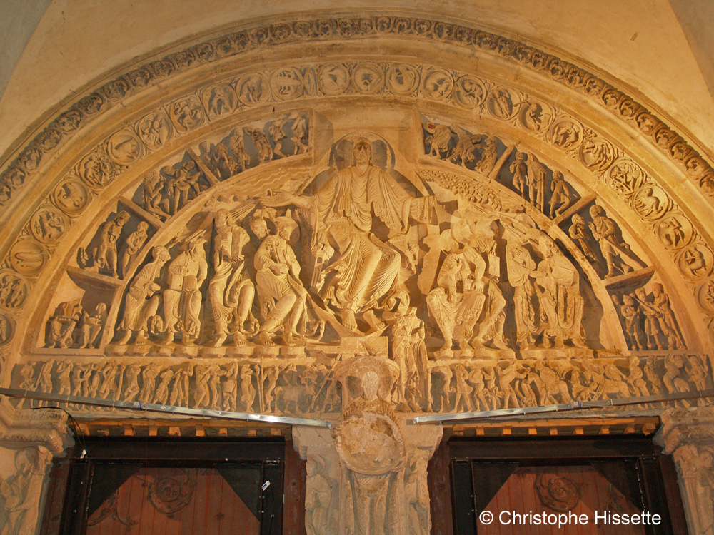 Tympan du narthex de la Basilique Sainte-Marie-Madeleine de Vézelay  (Patrimoine Mondial de l'Unesco - Chemins de Compostelle), Vézelay, France